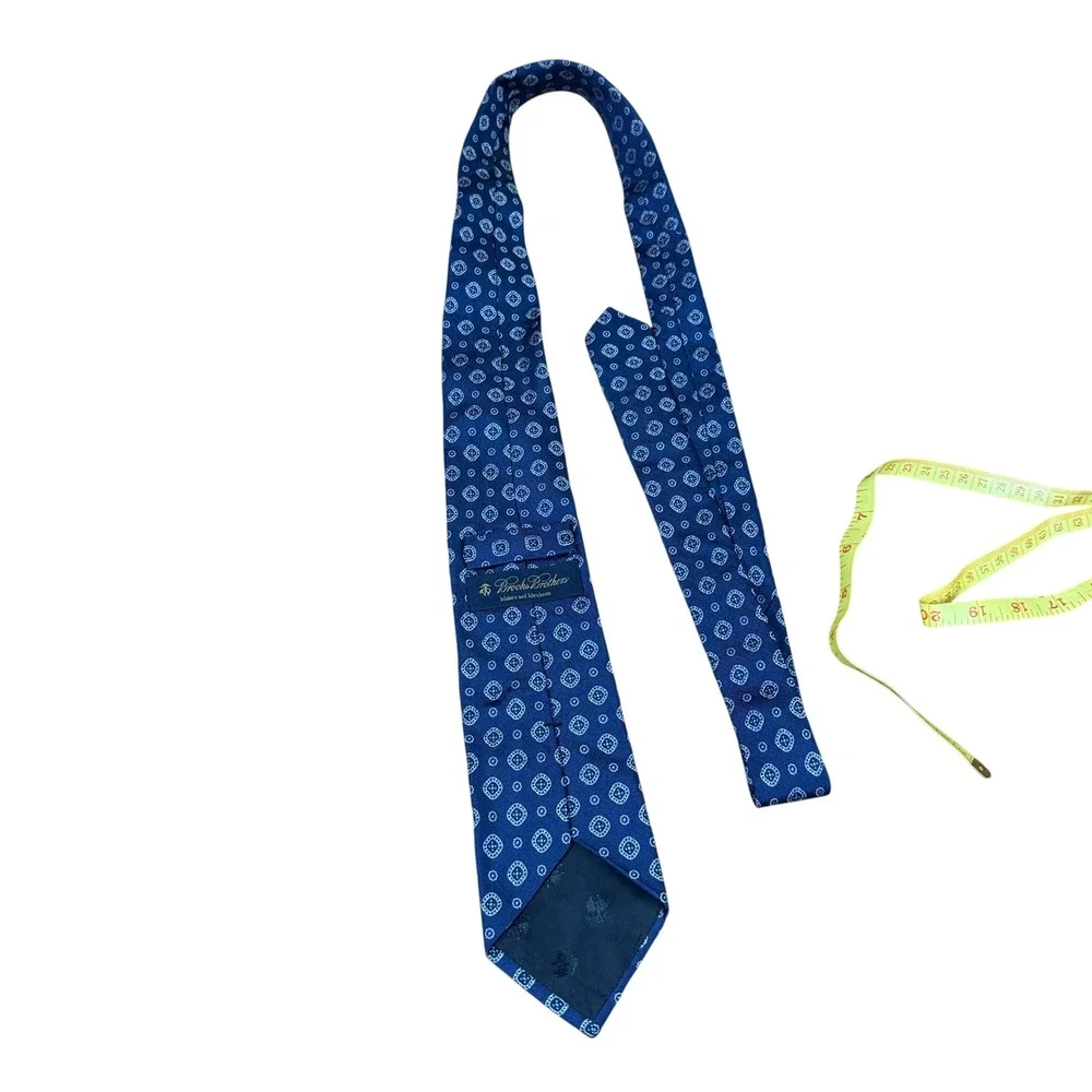 Brooks Brothers Necktie Mens OS Navy Blue Geometric Medallion Silk Woven Italy